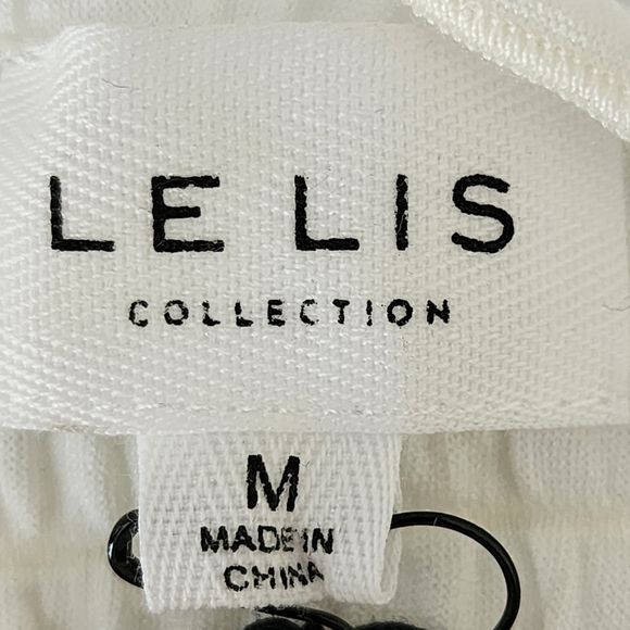 Le Lis Women’s Smocked Stretch Short Sleeve Top Off White Size Medium NWT - Picture 10 of 12